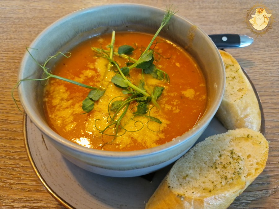 trinta pomidorų sriuba
